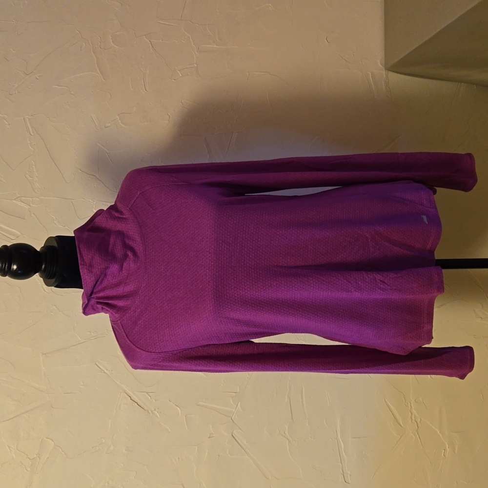Long sleeve activewear top